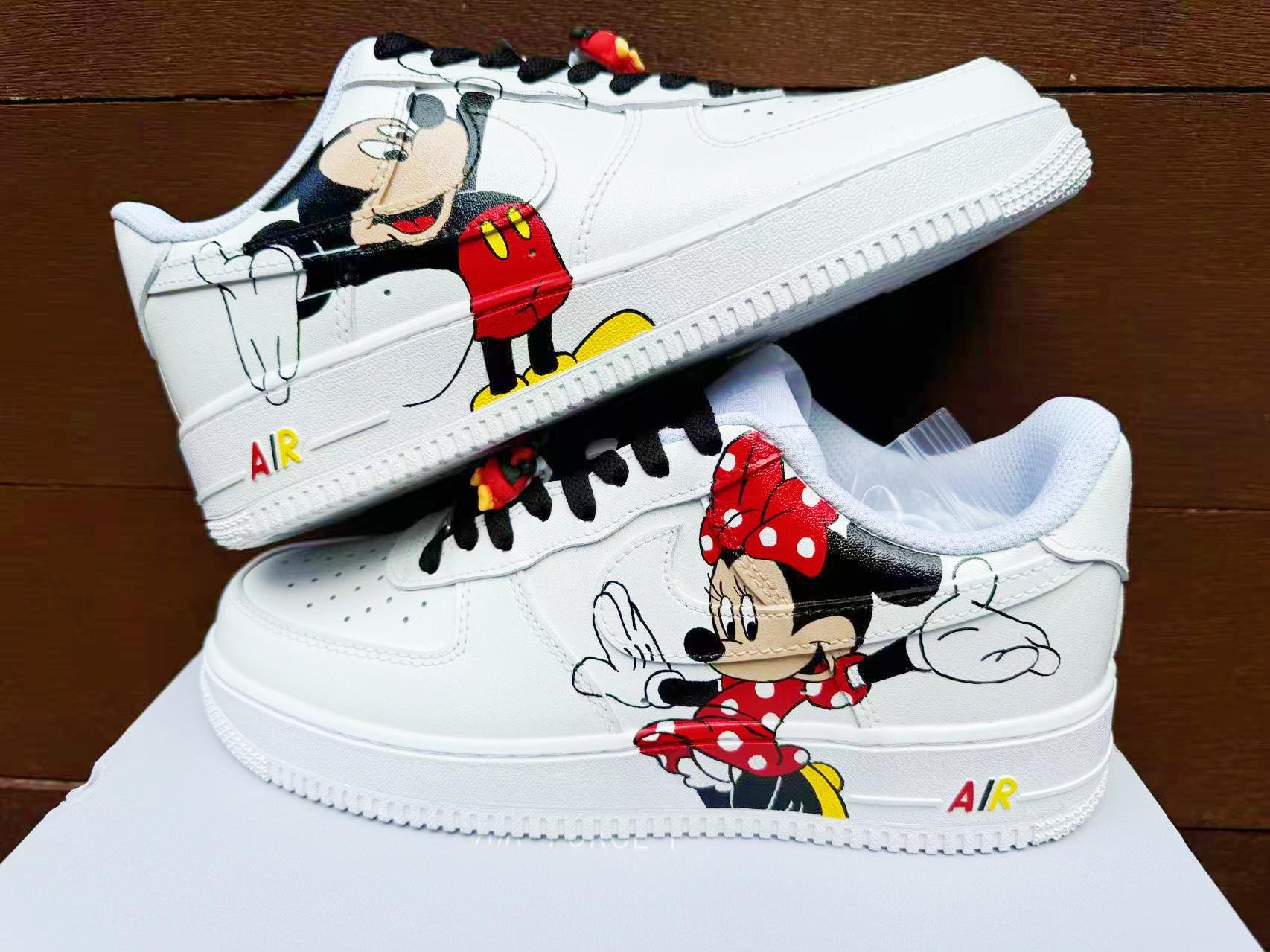 nike mickey mouse trainers