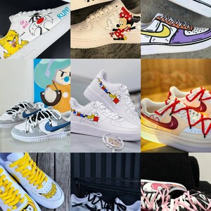 Może przedstawiać: Kolekcja dziewięciu spersonalizowanych but&oacute;w sportowych pomalowanych r&oacute;żnymi postaciami z kresk&oacute;wek i wzorami. Buty są wszystkie białe z r&oacute;żnymi kolorowymi akcentami i detalami. Niekt&oacute;re z postaci to Myszka Miki, Minnie Mouse, Bugs Bunny, Kaczor Daffy i Tweety Bird. Buty są wszystkie w dobrym stanie i byłyby świetnym dodatkiem do każdej kolekcji but&oacute;w sportowych.