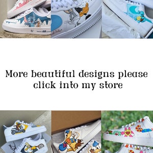 Może przedstawiać: Białe buty sportowe z indywidualnym malowaniem przedstawiającym r&oacute;żne postacie z kresk&oacute;wek, w tym Bugs Bunny, Kaczor Daffy, Tweety Bird i Stitch. Buty mają niebieskie akcenty, a na boku widnieje napis "Will Fulks".