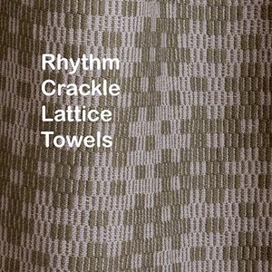 Op de afbeelding: Close-up van een textuurdoek met een geweven patroon in tinten bruin en wit. De stof heeft een subtiele glans en een licht verhoogde textuur. De tekst "Rhythm Crackle Lattice Towels" is zichtbaar in de linkerbovenhoek van de afbeelding.