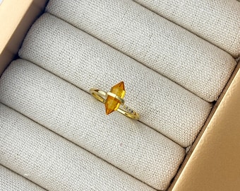 Citrine Crystal Wand Ring – Real Hexagonal Crystal Point Ring, Dainty Adjustable Gold Birthstone Ring, Manifesting Citrine Jewelry