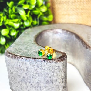 Dainty Emerald Birthstone Earrings – 4mm Gold-Plated Crystal Studs – Minimalist May Jewelry – Zodiac Cartilage Earrings