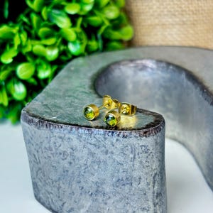 Dainty Peridot Birthstone Earrings – 4mm Gold-Plated Crystal Studs – Minimalist August Jewelry – Zodiac Cartilage Earrings