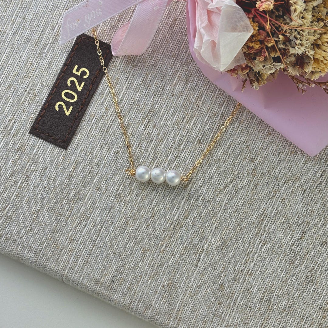Triple Necklace - Gold/Pearl