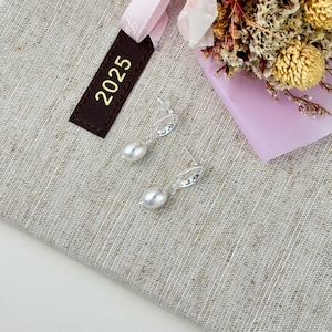 Silver Abstract Pearl Drop Earrings – Baroque Earrings, Minimalist Silver Jewelry, Everyday Pearl Dangle, Bridesmaid Gift, Coquette Earrings
