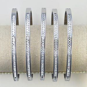 【関税・送料無料】Caitlyn Minimalist★Lace Diamond バングル Lace Diamond Bangle by Caitlyn Minimalist • Dainty Diamond
