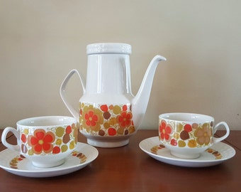 Vintage Pontessa The Young Range Serving Pot and Set of Two Cups and Saucers