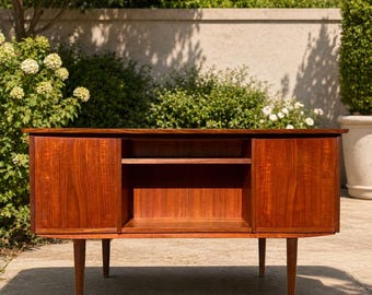 Danish Modern Teak Schreibtisch im Stil von Arne Vodder, Dänemark, circa 1960er Jahre