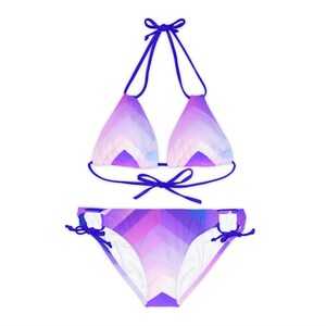 Bikini de tiras con estampado de chevrones morado