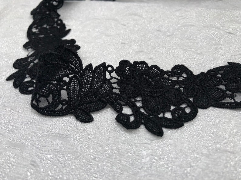 Floral Design Guipiur Lace Trim 1 Yard