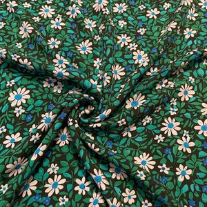 Tela de rayón chalis con estampado floral