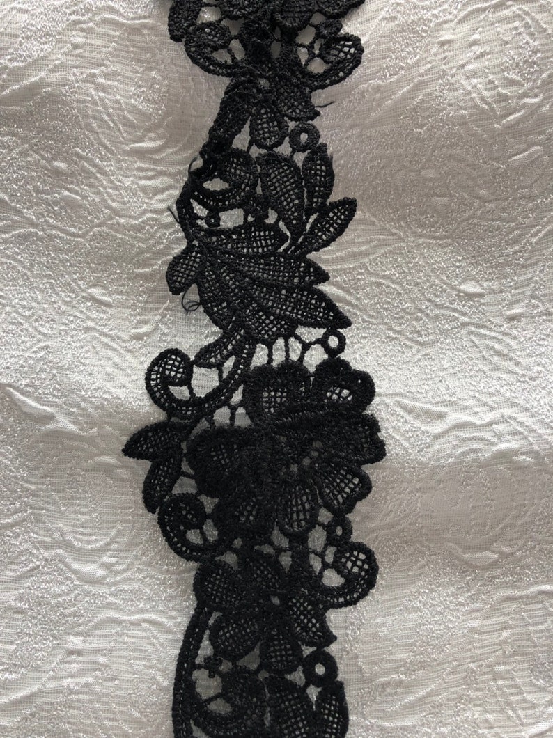 Floral Design Guipiur Lace Trim 1 Yard