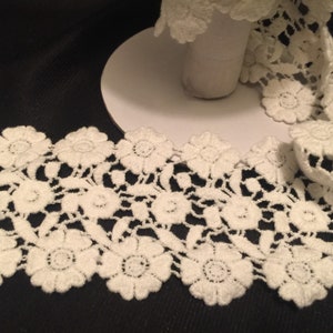 Floral Design Lace Trim 2 Yards