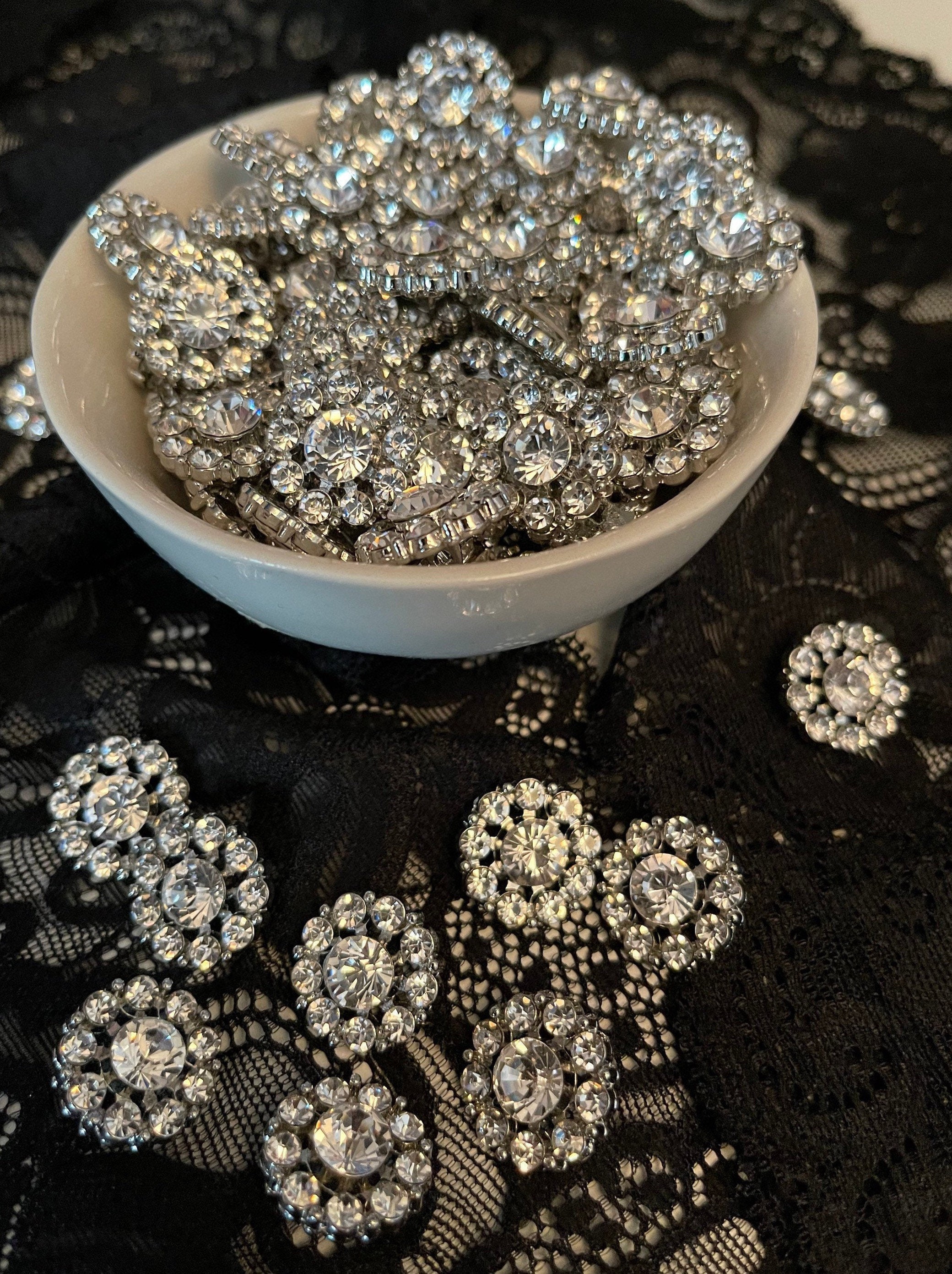Large Oval and Round Rhinestone Vintage Buttons – Vintage Passementerie