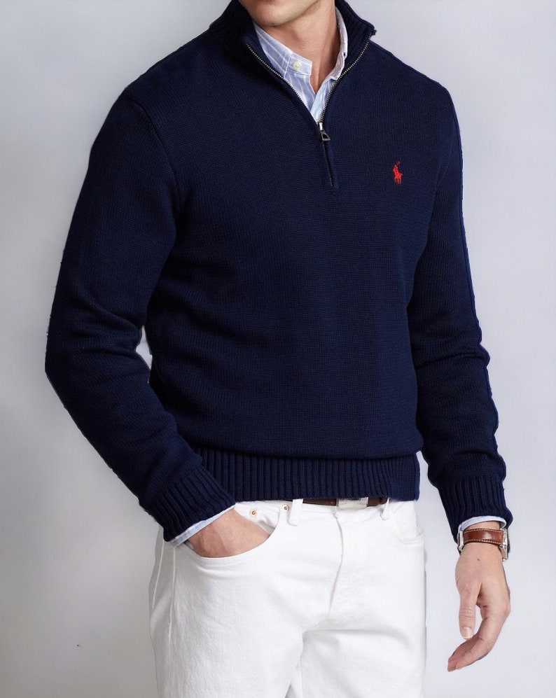 RALPH LAUREN Langarm-Pullover mit Viertelreißverschluss und regulärer Passform. Inspirierter Herren-Pullover mit V-Ausschnitt und Logo. Smartes Geschenk für den Bräutigam Bild 3