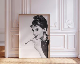 Audrey Hepburn Wall Art | Breakfast at Tiffany's Photo | Vintage Photograph | Black and White Old Hollywood Glamour (Digital Download)