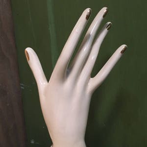 Ceramic hand store ring holder