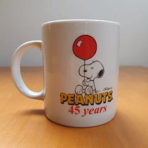 ヴィンテージ 1995 ピーナッツ 45 周年記念 スヌーピー 陶器マグカップ ハングリー ジャックスより