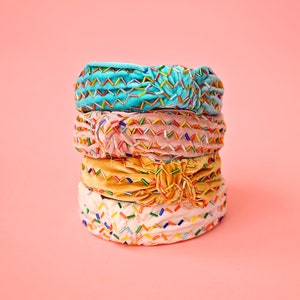 Blush en Rainbow Sprinkle Geknoopte hoofdband geknoopte hoofdband, verjaardag hoofdband, verjaardagscadeau, verjaardagsoutfit, strooi hoofdband, feest afbeelding 9