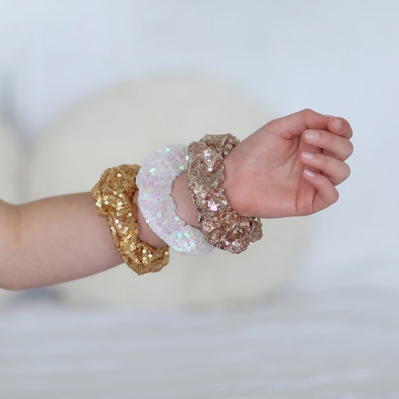 SEQUIN SCRUNCHIE ROSE SEQUIN SCRUNCHIE ROSE