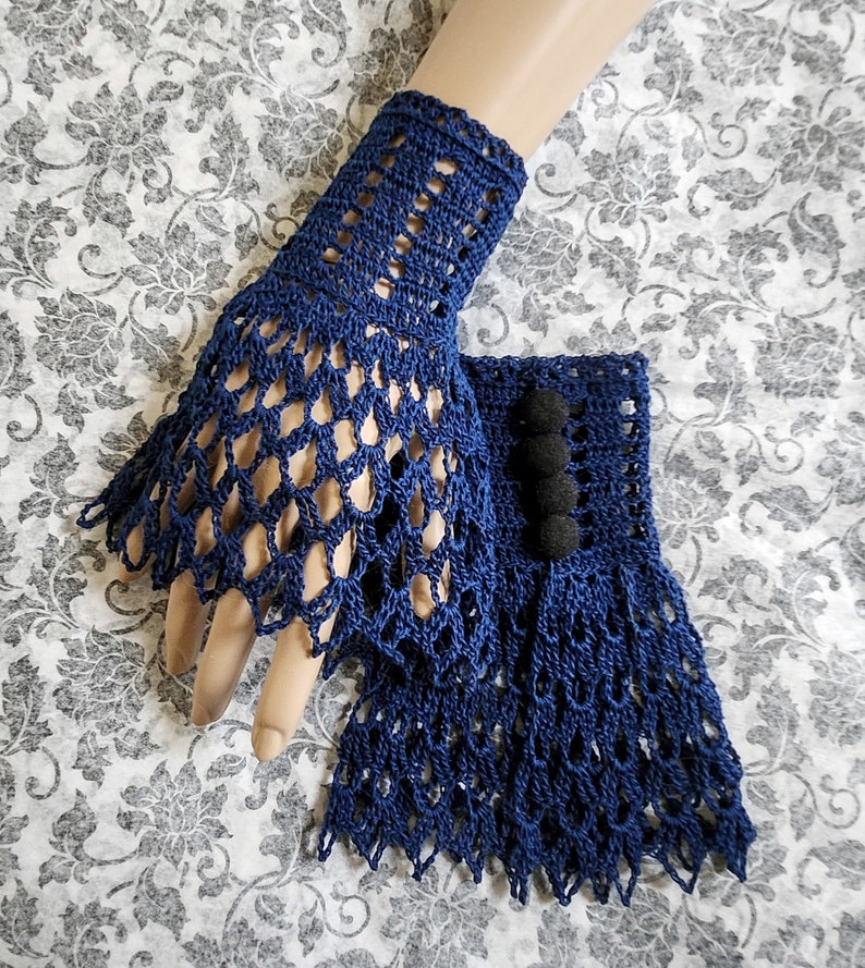 Victorian Steampunk Wrist Cuffs, Gothic Accessories, Bridal Lace Wrist Cuffs, Lace Wristlets, Filet Crochet Gloves, Winter Wedding, Cream image 3
