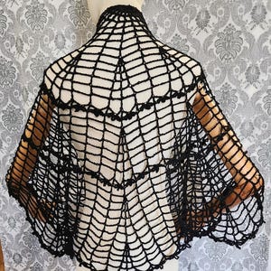 Gothic Hochzeit Schal, Steampunk Umhang, viktorianischer Gothic Schal, Spitzen Häkelschal, Bürgerkrieg, Spinnennetz