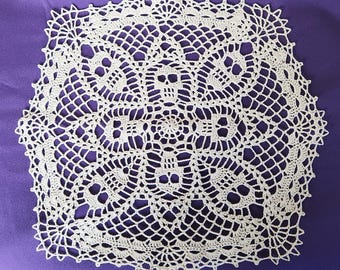 Skull Doily. Lace Crochet Doily, Halloween Decor, Wiccan Decor, Gothic Home,  Pirate, Altar Cloth, Skull Crochet, Home Decor, Dresser Scarf