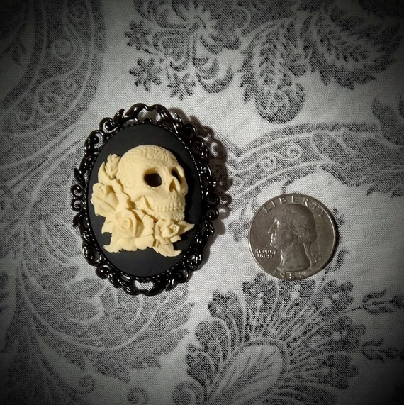 Skull Brooch Skull and Roses Pin Gothic Pin Lapel Pin Hat Pin
