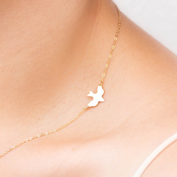 Small Soar Bird Necklace, Delicate Gold Choker Necklace, Silver or Rose Gold Flying Dove Bird Charm Necklace, Dainty Layering Jewelry