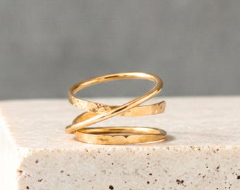 Bague ouverte martelée à motif croisé, bague spirale moderne, bague minimaliste à triple tour, or, or rose ou argent 925, bijou cadeau