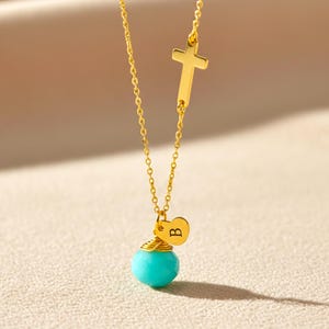 Collar personalizado con cruz lateral – Piedra de nacimiento personalizada – Dije de corazón con inicial, delicado collar con piedra de nacimiento – Joyería de fe y familia