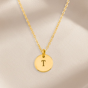 Personalized Disc Pendant Necklace – Custom Initial Charm Jewelry, Engraved Round Pendant Necklace – Dainty Everyday Jewelry Gift for Her