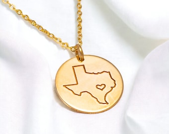 Collier State, personnalisé en forme de petit état avec un coeur initial sur le disque, collier à breloques, bijoux contour de l'état de Californie au Texas