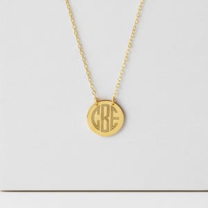 Interlocking Initial Necklace – Personalized Monogram Disc Pendant, Custom Interlocking Letter Necklace – Personalized Jewelry for Women Bild 2