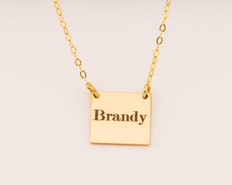 Collier personnalisé avec pendentif carré, pendentif lettre personnalisé, collier carré doré, bijou minimaliste personnalisé avec nom, collier à breloque carrée