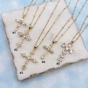 Collana con croce. Gioielli religiosi. Collana cristiana. Collana per battesimo. Collana per tutti i giorni. Delicata collana con croce in pavé. Collana regalo.