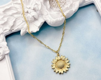 Sunflower Necklace. Minimalist Necklace. Sun Necklace. Gift for Mom. Gold Flower Necklace. Gift for Her.