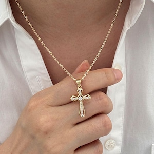 Collana con croce. Gioielli religiosi. Collana cristiana. Collana per battesimo. Collana per tutti i giorni. Delicata collana con croce in pavé. Collana regalo.
