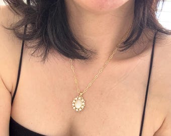 Collana con perle della Vergine Maria. Ciondolo con conchiglia bianca della Madre Maria. Signora di Guadalupe. Cattolica. Regalo di compleanno. Regalo per lei. Regalo per la mamma.