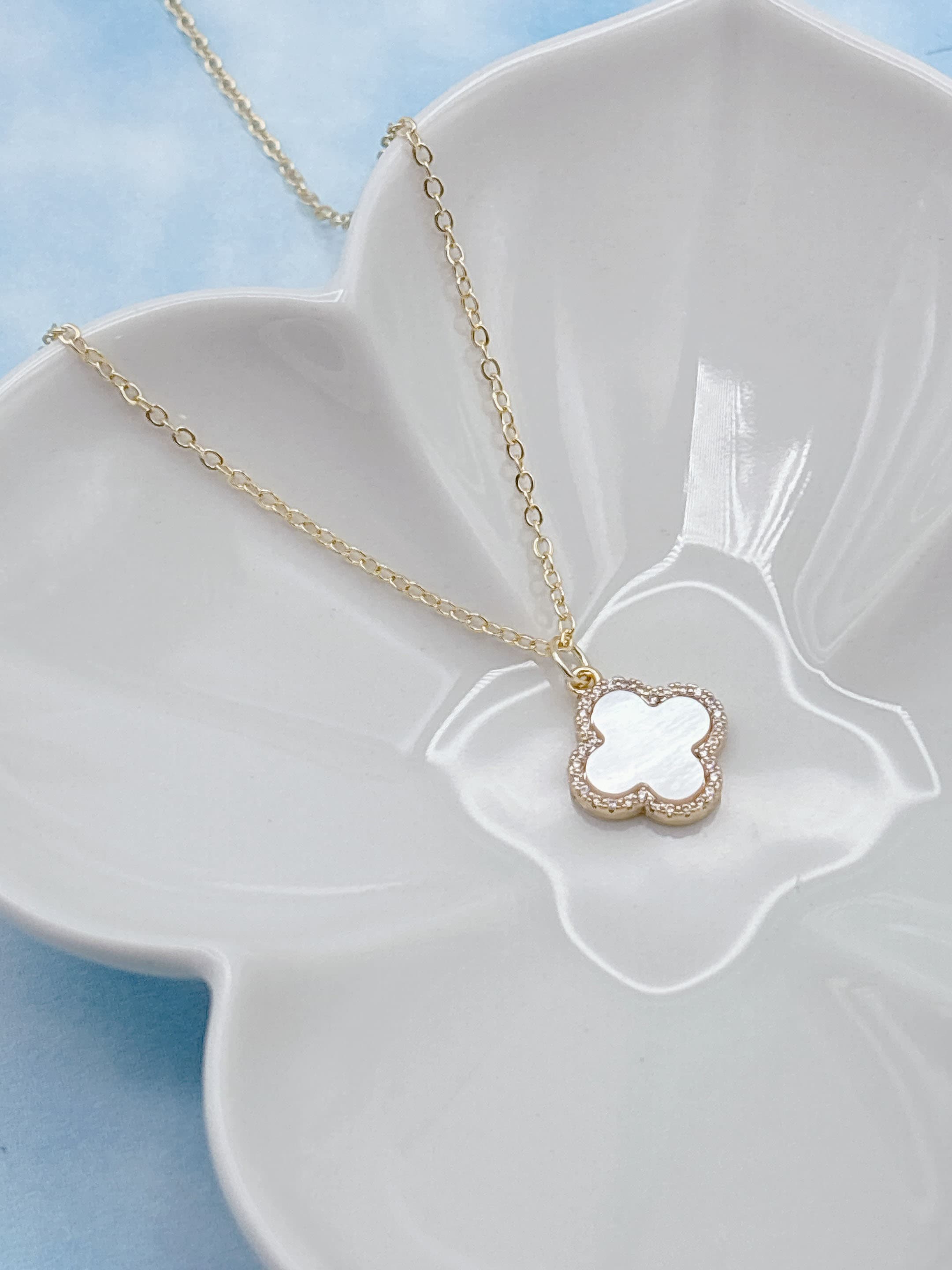 ★ROSEMONT★ Silver Clover Pearl Necklace RA24C23J Suzy Levian Sterling Silver White Cubic Zirconia Pave Flower