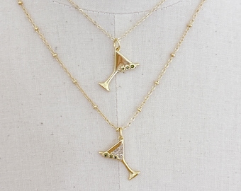 Zierliche Martini Charm Halskette. Cocktail-Trinken-Charme. Party Geschenk Schmuck. Minimalistische Halskette. Geschenk für Sie. für Frauen. Geburtstagsgeschenk.