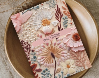 Diario personalizzato con copertina rigida e fiori di campo, quaderno personalizzato per donne, regalo per lei, compleanno, diario floreale della gratitudine con monogramma di Natale