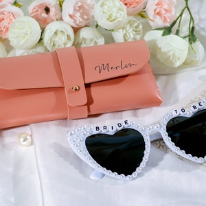 Lunettes de soleil perlées personnalisées pour mariée, Lunettes de soleil pour mariée, Future mariée, Lunettes de soleil pour EVJF, Cadeau baby shower, Accessoires de mariage image 1