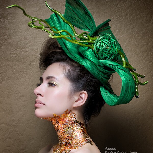 Kentucky Derby Hat - Sombrero de la Haute Couture - casco - Fascinato r - las carreras de caballos - profundo mar verde Jinsin paja