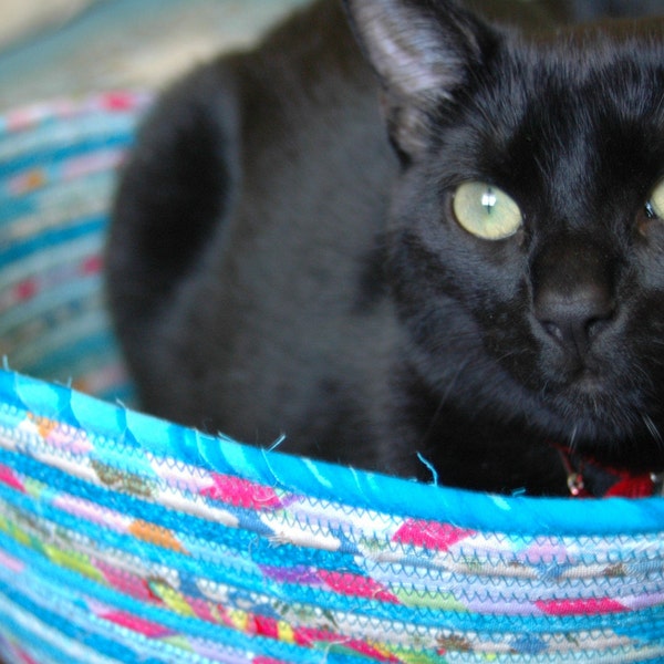 Cuddly cat snuggle bed - Ocean Blue