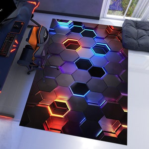 Peut inclure: Tapis géométrique abstrait avec un motif en nid d'abeille dans des tons de noir, bleu, rouge et orange. Les hexagones ont des bords néon brillants.