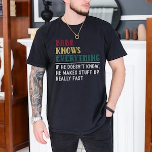 Grappig Baba Knows Everything-T-shirt voor grootvader Vaderdagcadeau van kleinkinderen Humor T-shirt voor moslim opa en papa grafisch shirt