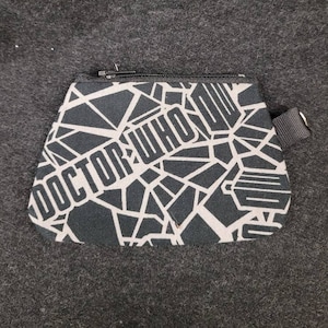 Shattered Doctor Who - Bolsa con cremallera de monedero de monedas