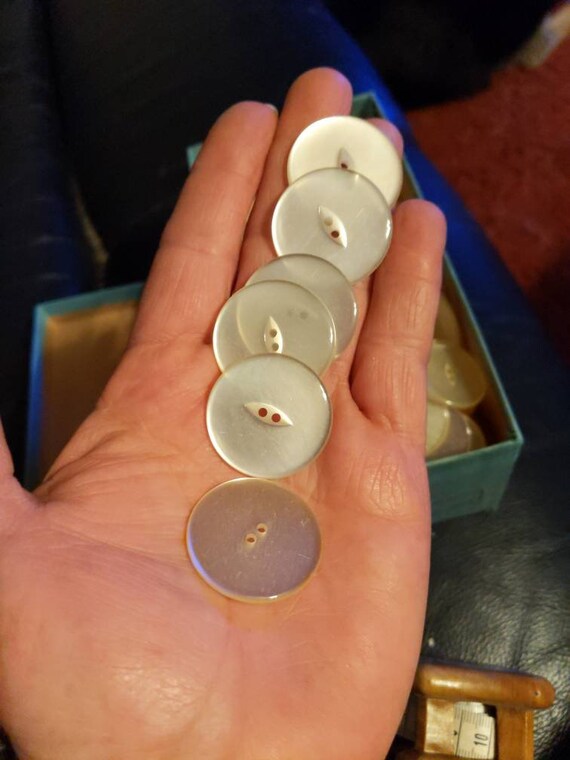Large buttons for sewing outlet