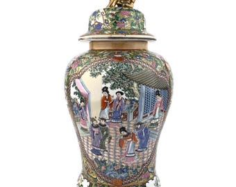 Urna cinese dipinta a mano, vaso con scena di corte in stile medaglione di rose, vaso da tempio in porcellana con coperchio a forma di cane Foo, decorazione orientale, sigillo in stile Qing